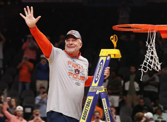 Atlanta, United States. 30th Mar, 2025. Auburn head coach Bruce Pearl helps cut down the net after the Tigers defeated Michigan State 70-64 in the Elite Eight round of the NCAA Men's Basketball tournament at State Farm Arena in Atlanta, Georgia on Sunday,
