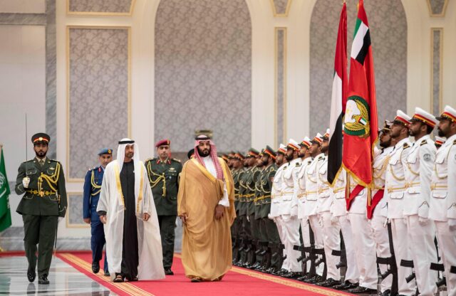 Abu Dhabi, United Arab Emirates(UAE). 22nd Nov, 2018. Sheikh Mohamed bin Zayed Al Nahyan (Front L), crown prince of Abu Dhabi and deputy supreme commander of the UAE Armed Forces, receives visiting Saudi Crown Prince Mohammed bin Salman bin Abdulaziz in A