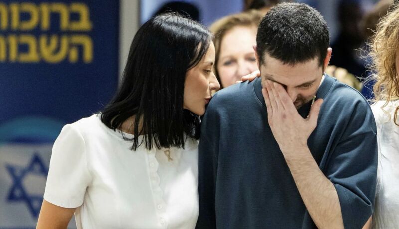 Image for the Tweet beginning: Elkana Bohbot , captivity survivor